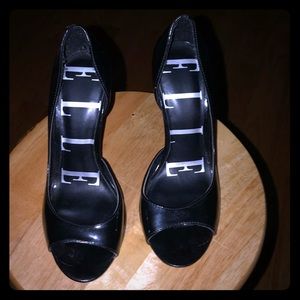 📫-ELLE BLACK HEELS LIGHTLY WORN!